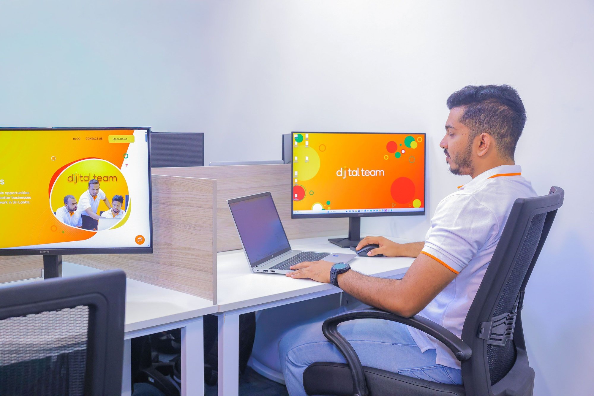 Dedicated offshore payroll officer